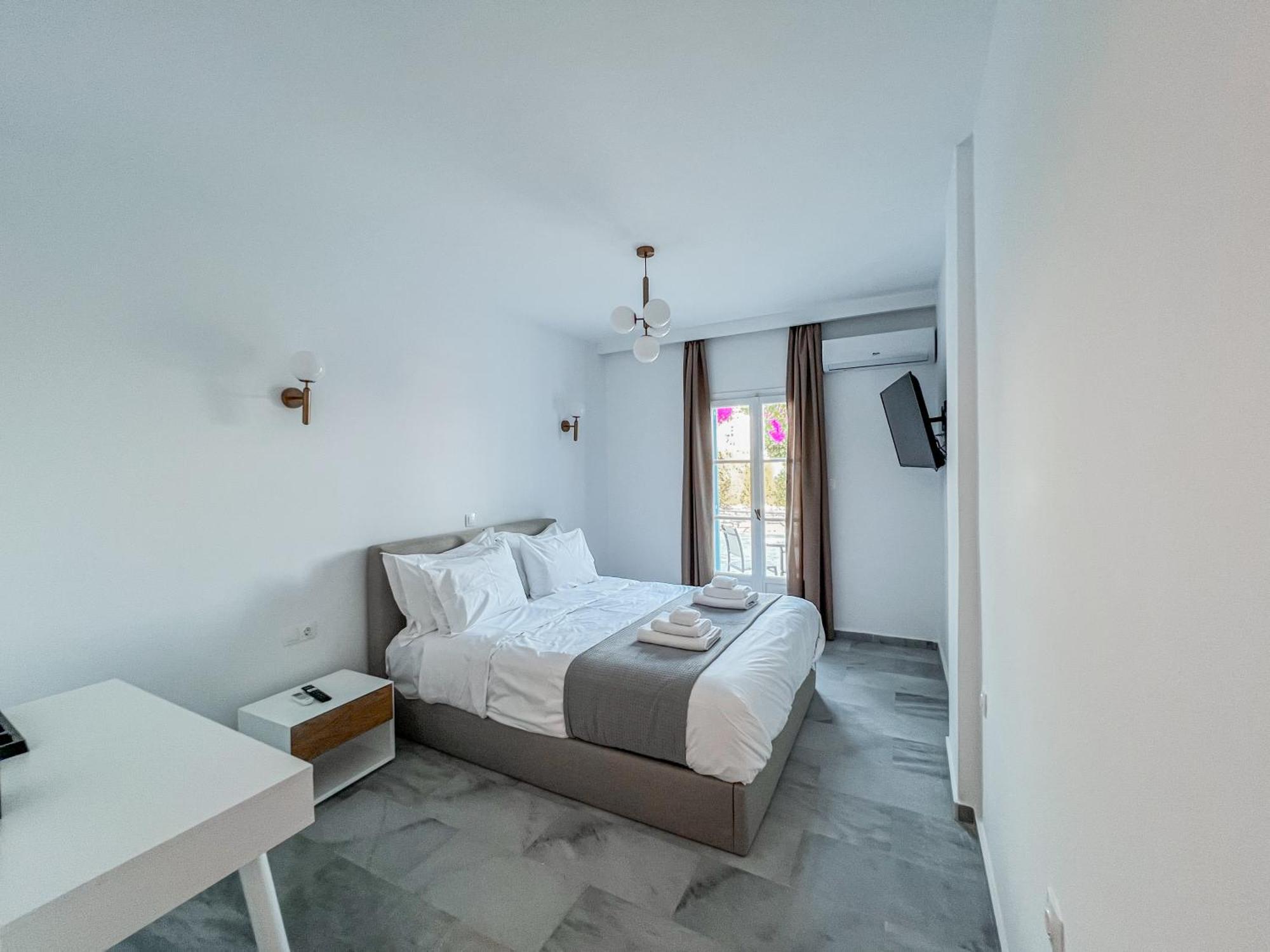 Yaleena Residences Drios Luaran gambar
