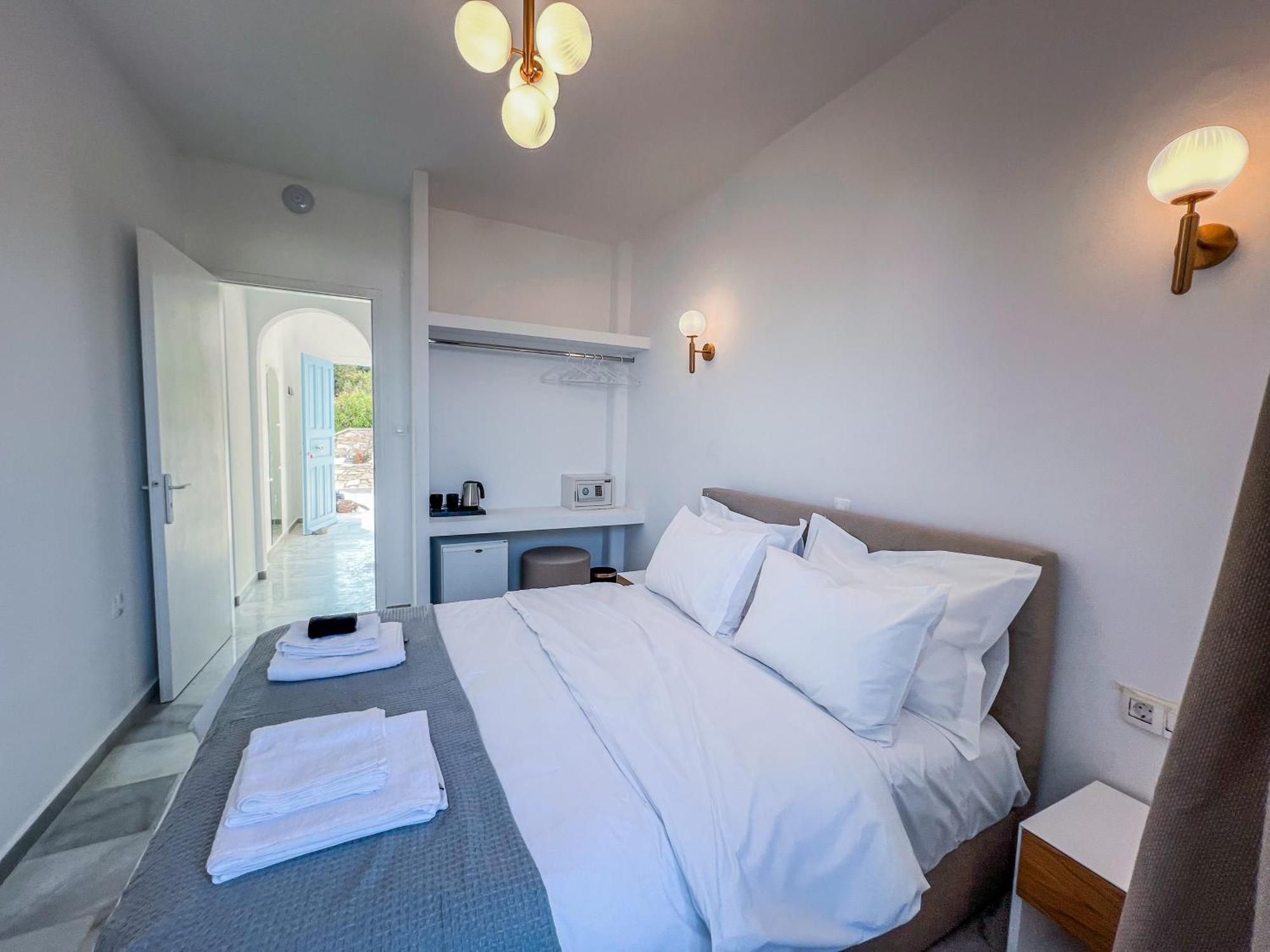 Yaleena Residences Drios Luaran gambar